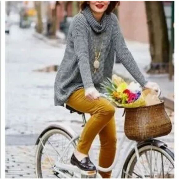 Cabi Fergie Chunky Black & White Sweater - Picture 2 of 8